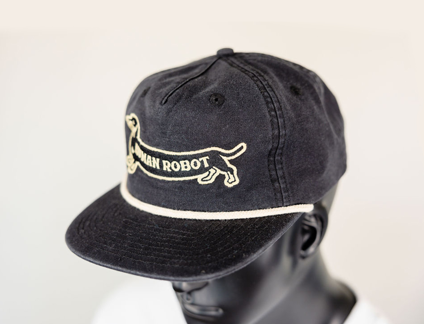 PLK_vuntage cap mannequin-Header Website 1440x1100px